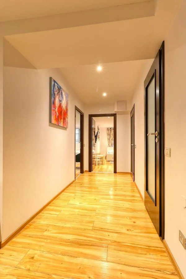 3 Bedroom Apartment In Herastrau Area Bukurešť