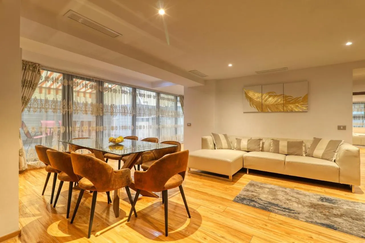 3 Bedroom Apartment In Herastrau Area Bukurešť 0*,