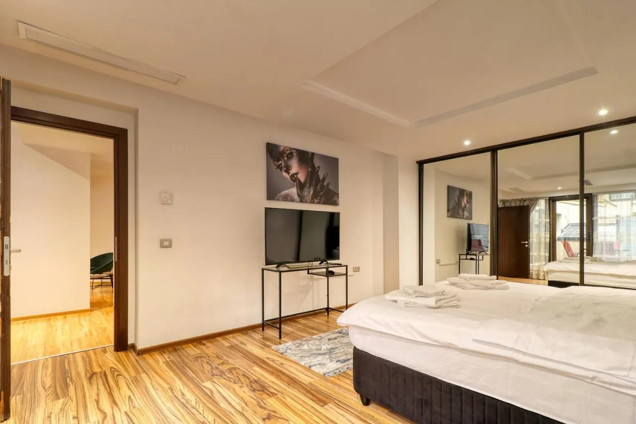 3 Bedroom Apartment In Herastrau Area Bukurešť