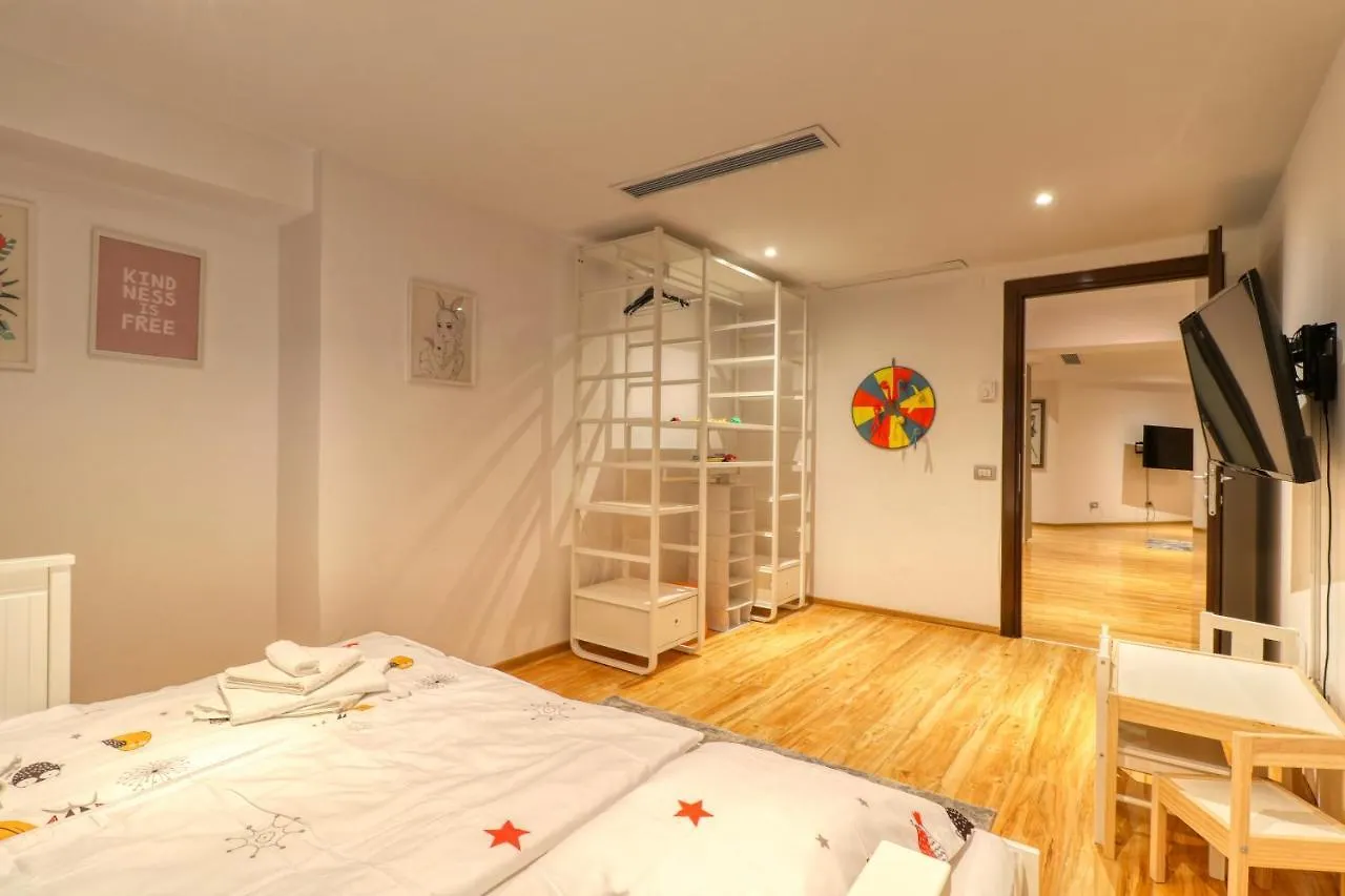 3 Bedroom Apartment In Herastrau Area Bukurešť