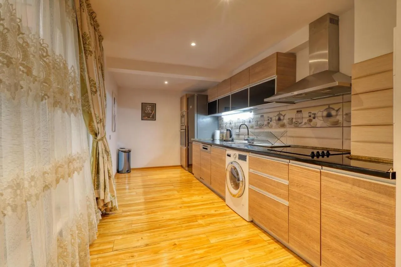 3 Bedroom Apartment In Herastrau Area Bukurešť